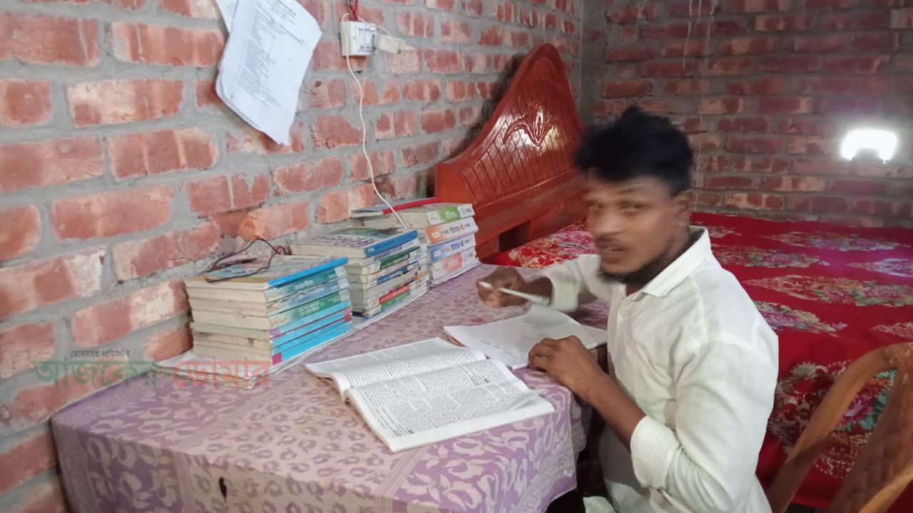 শ্রবণ প্রতিবন্ধী মেধাবী ফরিদুলের সংগ্রামী গল্প