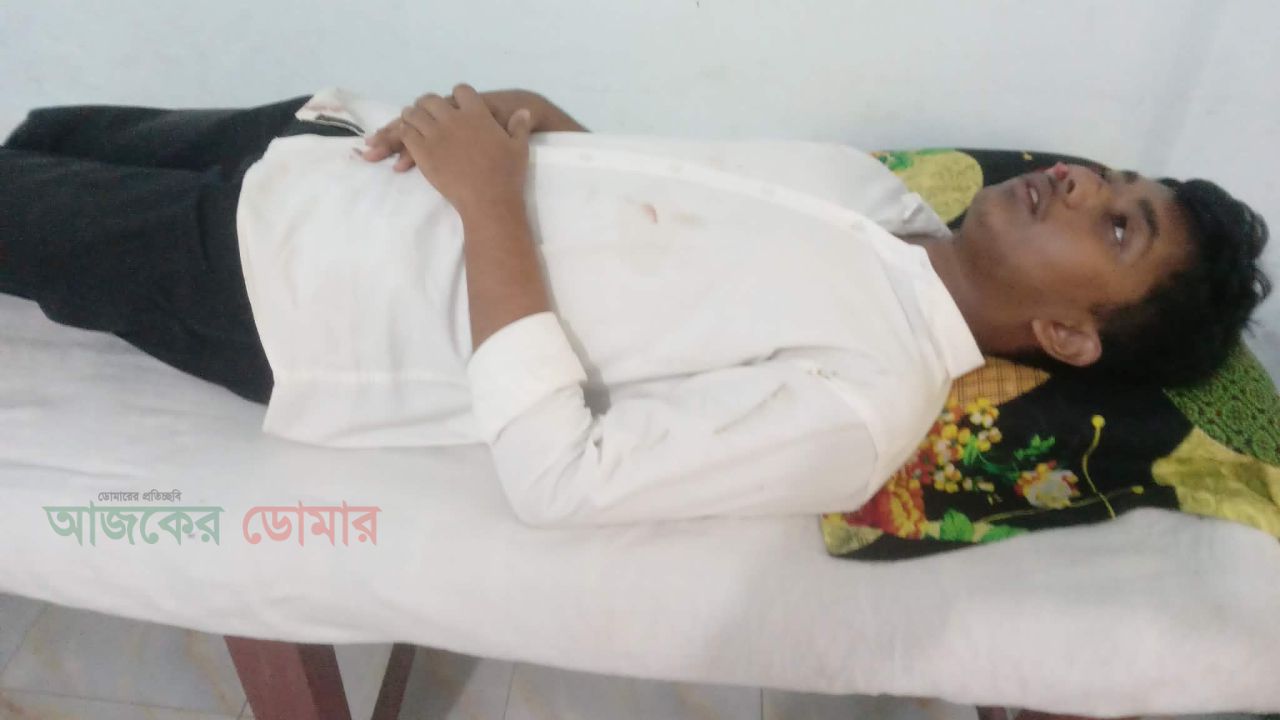 ডোমারে ক্লাস চলাকালে সিলিং ফ্যান খুলে পড়ে শিক্ষার্থী আহত