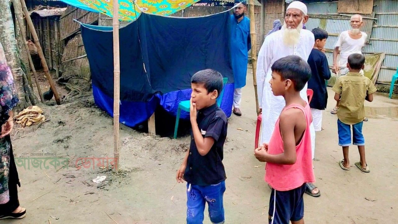 ঘুমের মধ্যে সাপের কামড়ে প্রাণ গেল শিক্ষার্থীর